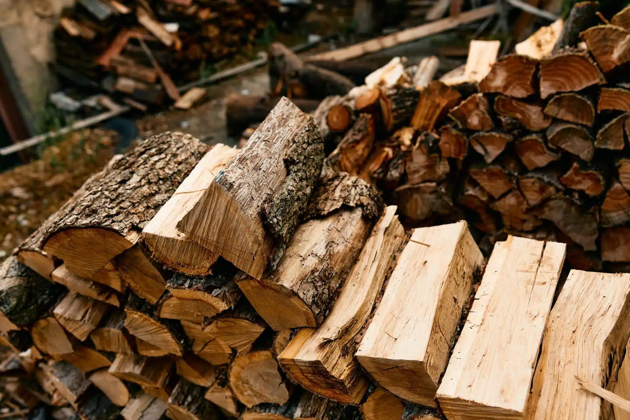 c’est officiel depuis le 1er janvier 2026, le chauffage au bois est désormais strictement interdit dans ces 297 communes, les foyers concernés