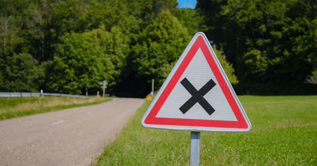 j’ai grillé la priorité, mais c’est lui qui paie, une règle du code de la route que presque personne ne connaît